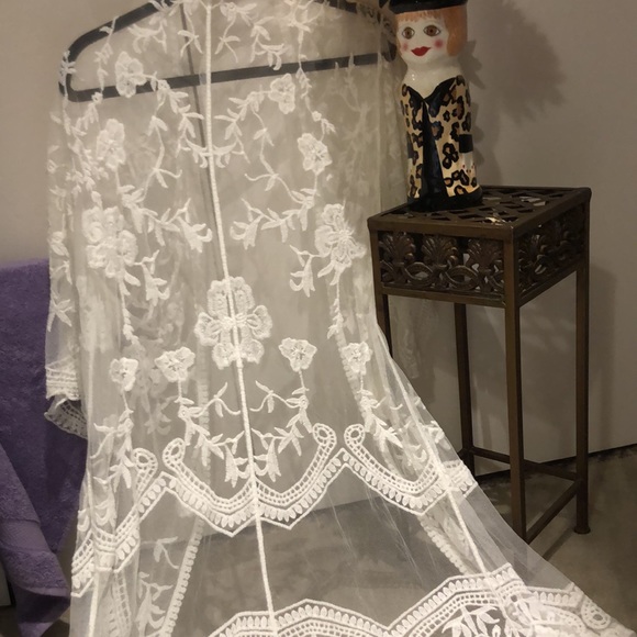 Gorgeous embroidered see-through kimono. no tag -previously owned by Xl  woman. - Picture 7 of 8